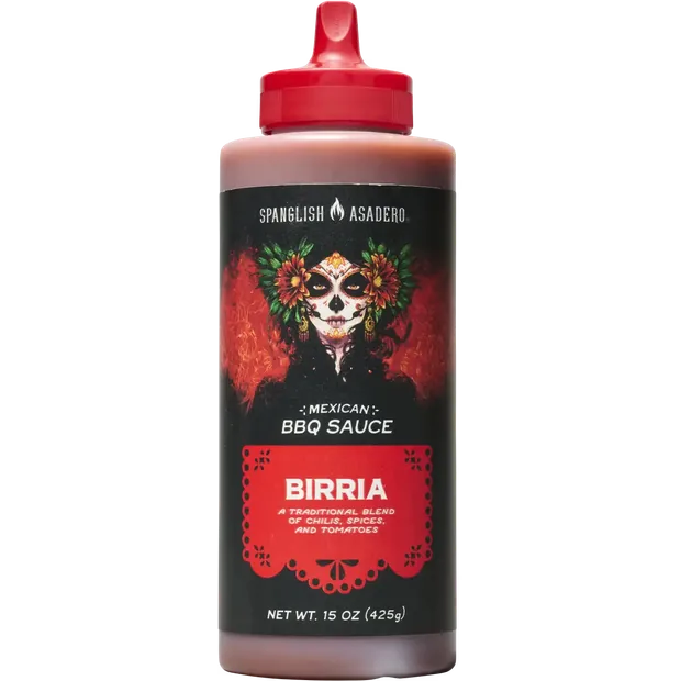 Botella de Birria BBQ Sauce de Spanglish Asadero, con tapa roja.